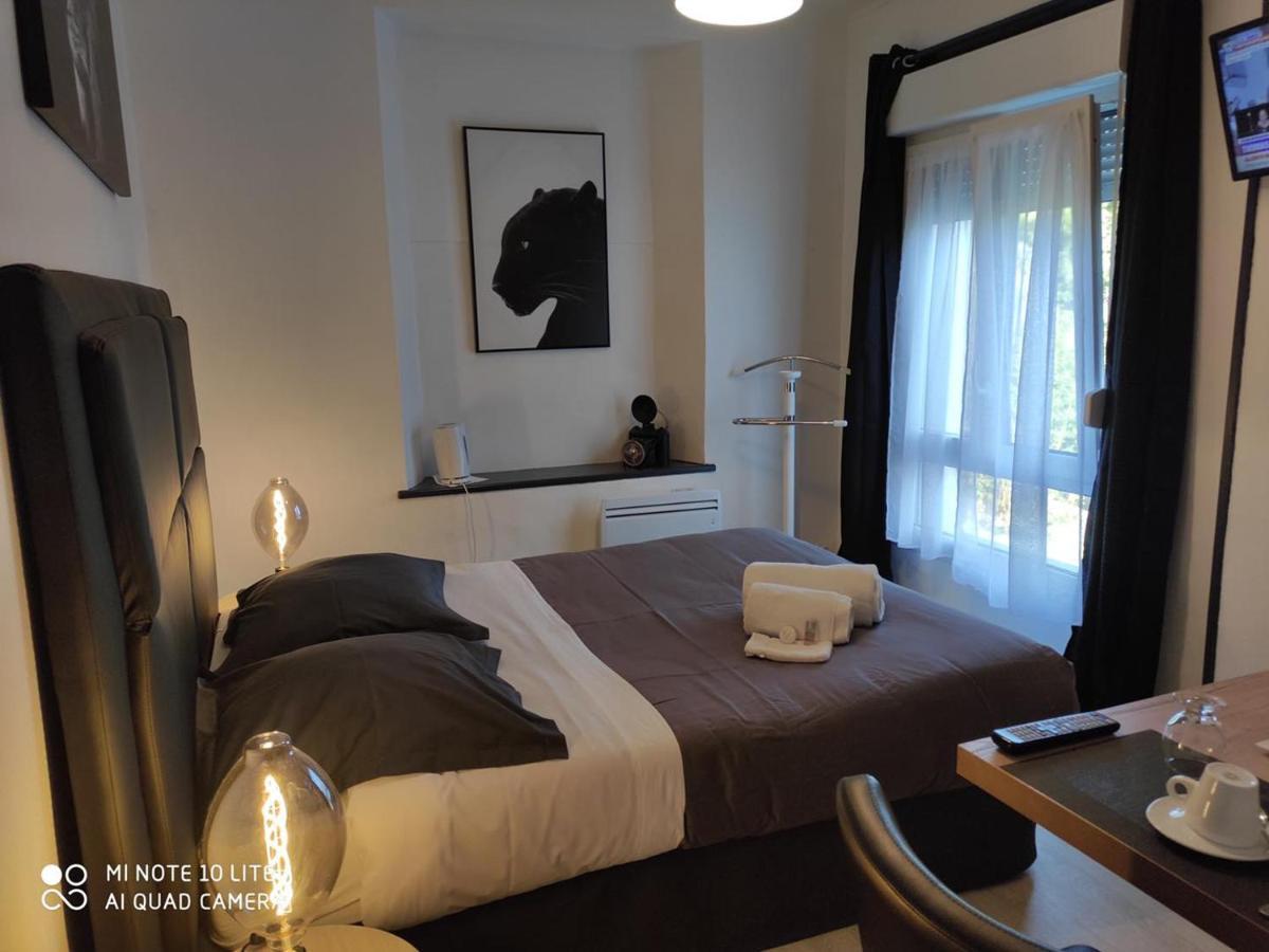 Auberge De La Voute Chooz Екстер'єр фото