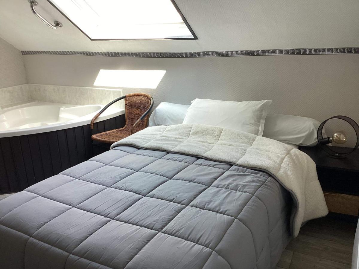Auberge De La Voute Chooz Екстер'єр фото